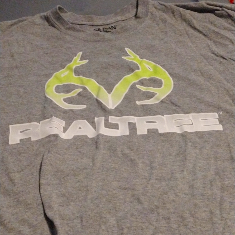 *3/$20 Bundle Deal Closet Cleanout Sale* Vintage REALTREE T-shirt Large